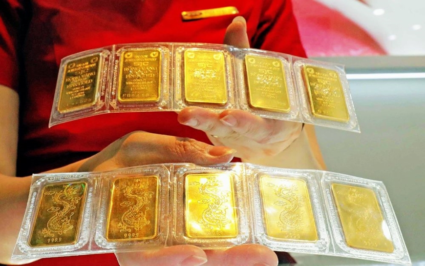 Giá vàng hôm nay (chiều 18-8): Vàng trong nước bật tăng, vàng thế giới giảm